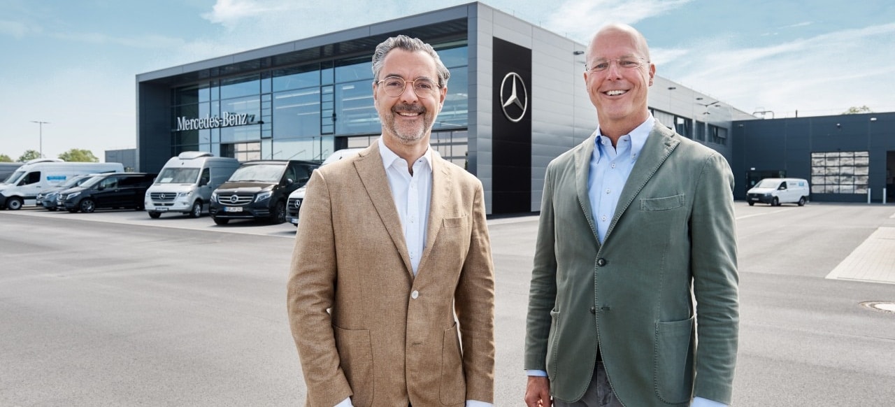 Mercedes-Benz Herbrand Geschäftsführer Richard Lacek und Sven Holtermann in Krefeld-Fichtenhain.