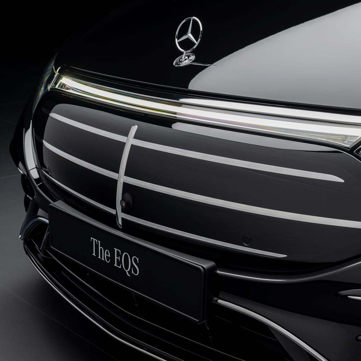 Mercedes-Benz EQS neue Kühlerverkleidung mit stehendem Stern