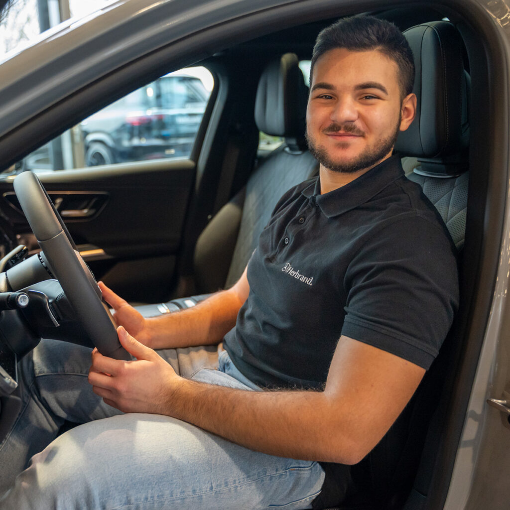 Ausbildung Automobilkauffrau/-mann bei Mercedes-Benz Herbrand