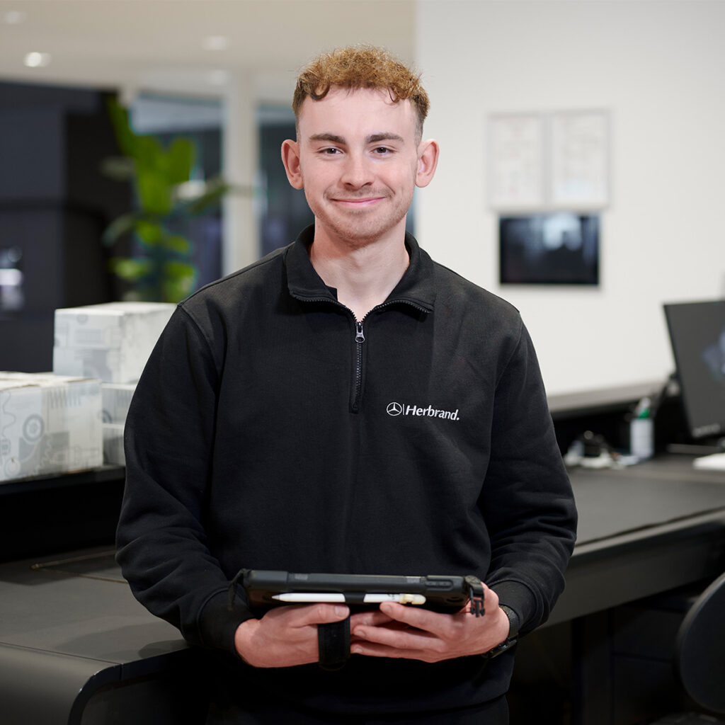 Ausbildung Kauffrau/-mann für Groß- & Außenhandelsmanagement bei Mercedes-Benz Herbrand