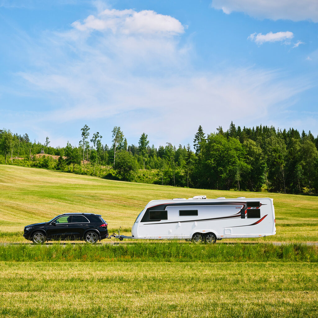 KABE_Caravan_Imperial_schrägansicht_mit_mercedes_suv