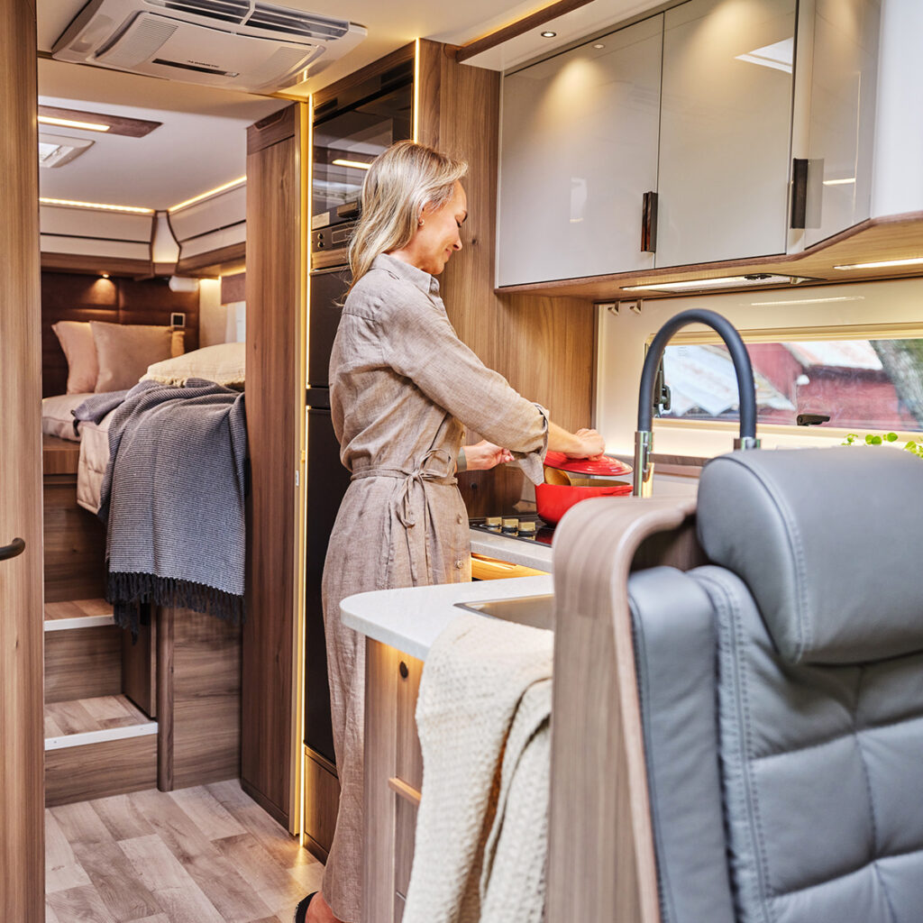 KABE_Wohnmobil_Imperial_kochen