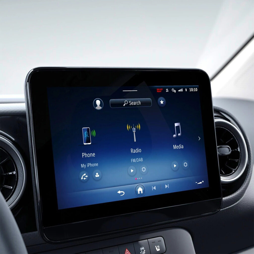 Mercedes-Benz-Tourer-Braun-Display