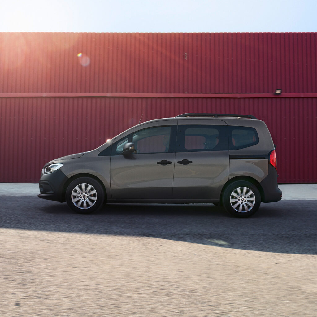 Mercedes-Benz-Tourer-Braun-Seitenprofil