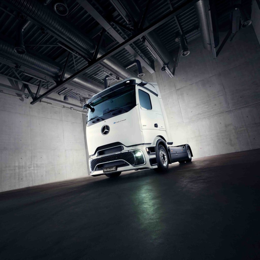 MBT_2026_eActros_600_Lowliner_Brightchrome_02