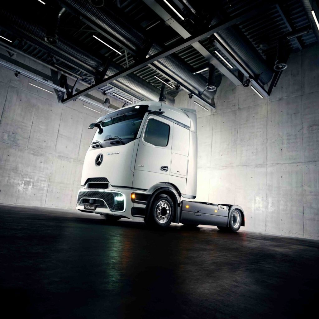MBT_2026_eActros_600_Lowliner_Brightchrome_04