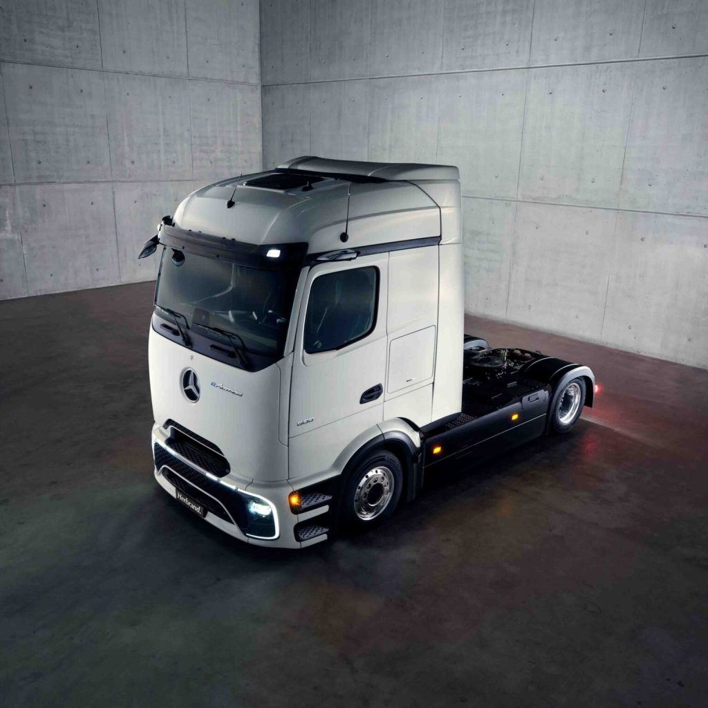 MBT_2026_eActros_600_Lowliner_Brightchrome_07