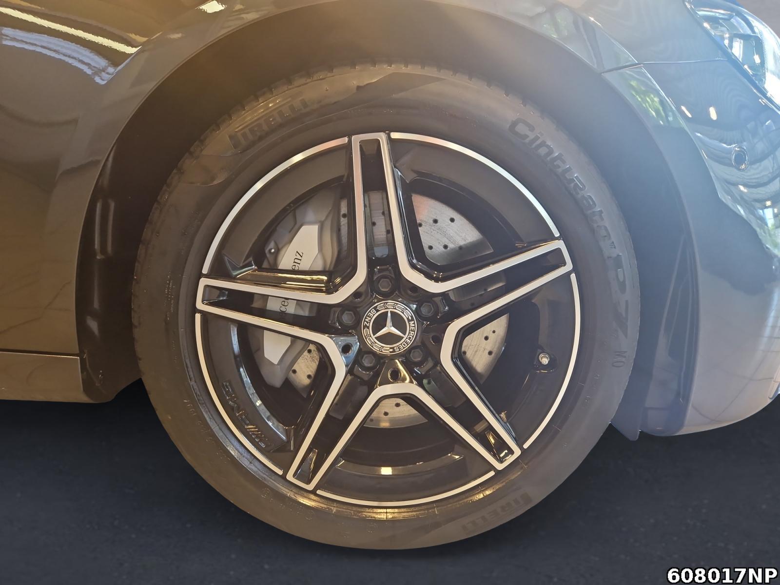 Fahrzeugabbildung Mercedes-Benz E 300 T AMG Line Multibeam Widescreen Kamera