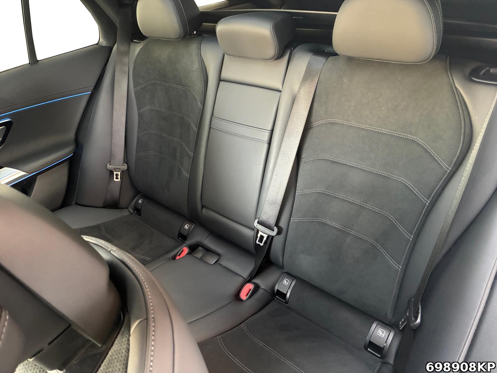 Fahrzeugabbildung Mercedes-Benz E 220 d T AMG Pano Night AHK DISTRONIC CarPlay