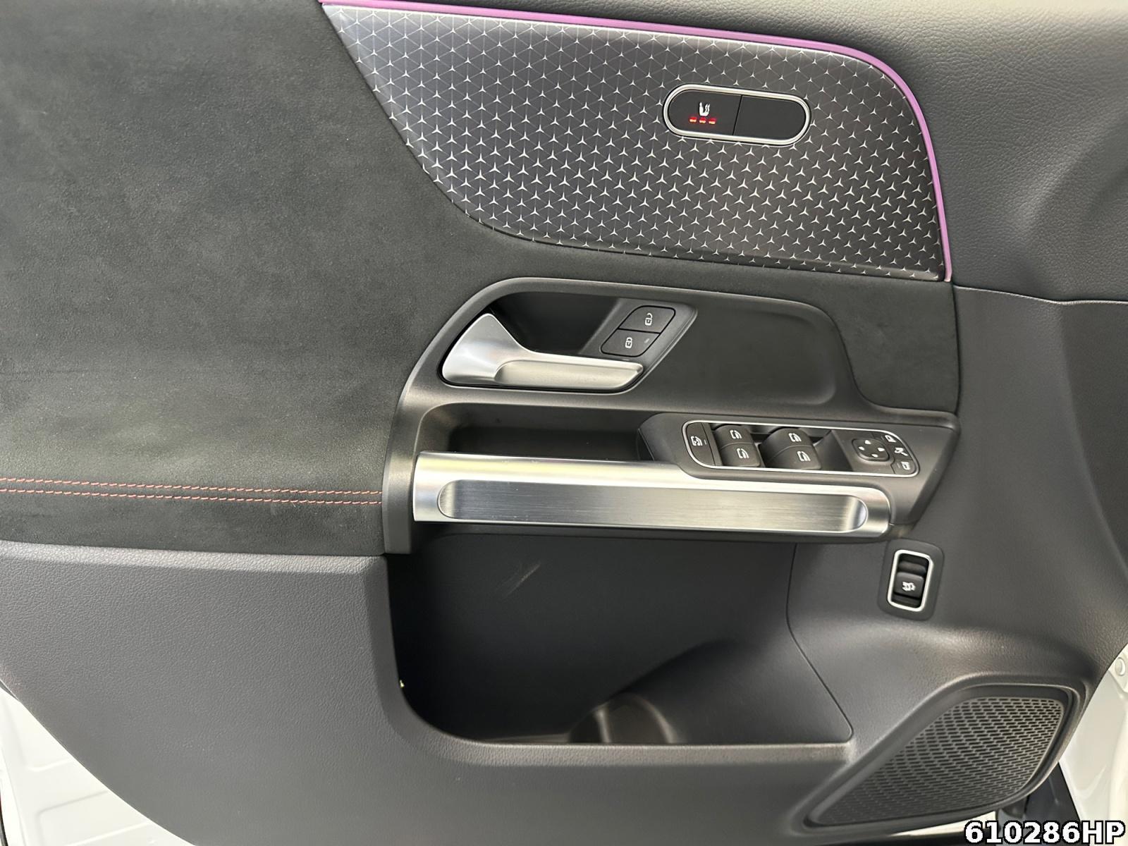 Fahrzeugabbildung Mercedes-Benz EQB 4M AMG Night 7Sitzer Distronic Totw LED
