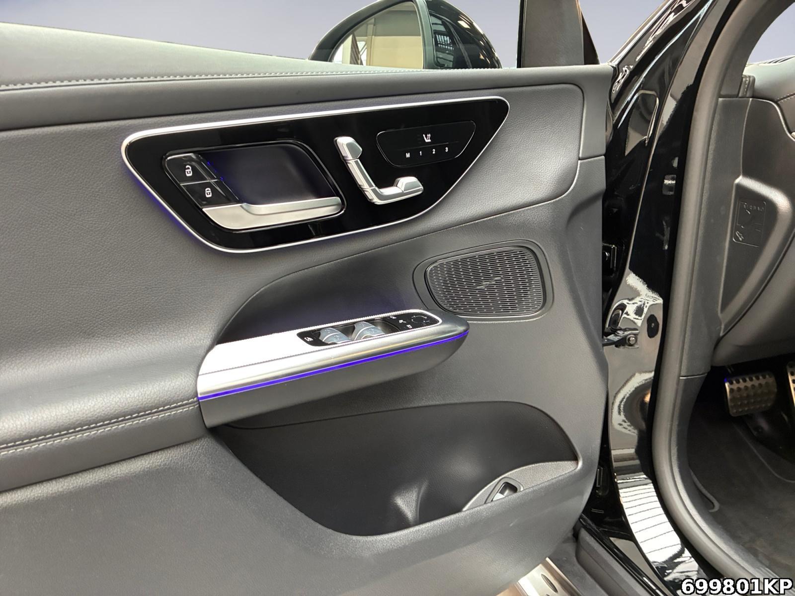 Fahrzeugabbildung Mercedes-Benz GLC 300 d 4M AMG AHK Pano 360° Memory DISTRONIC