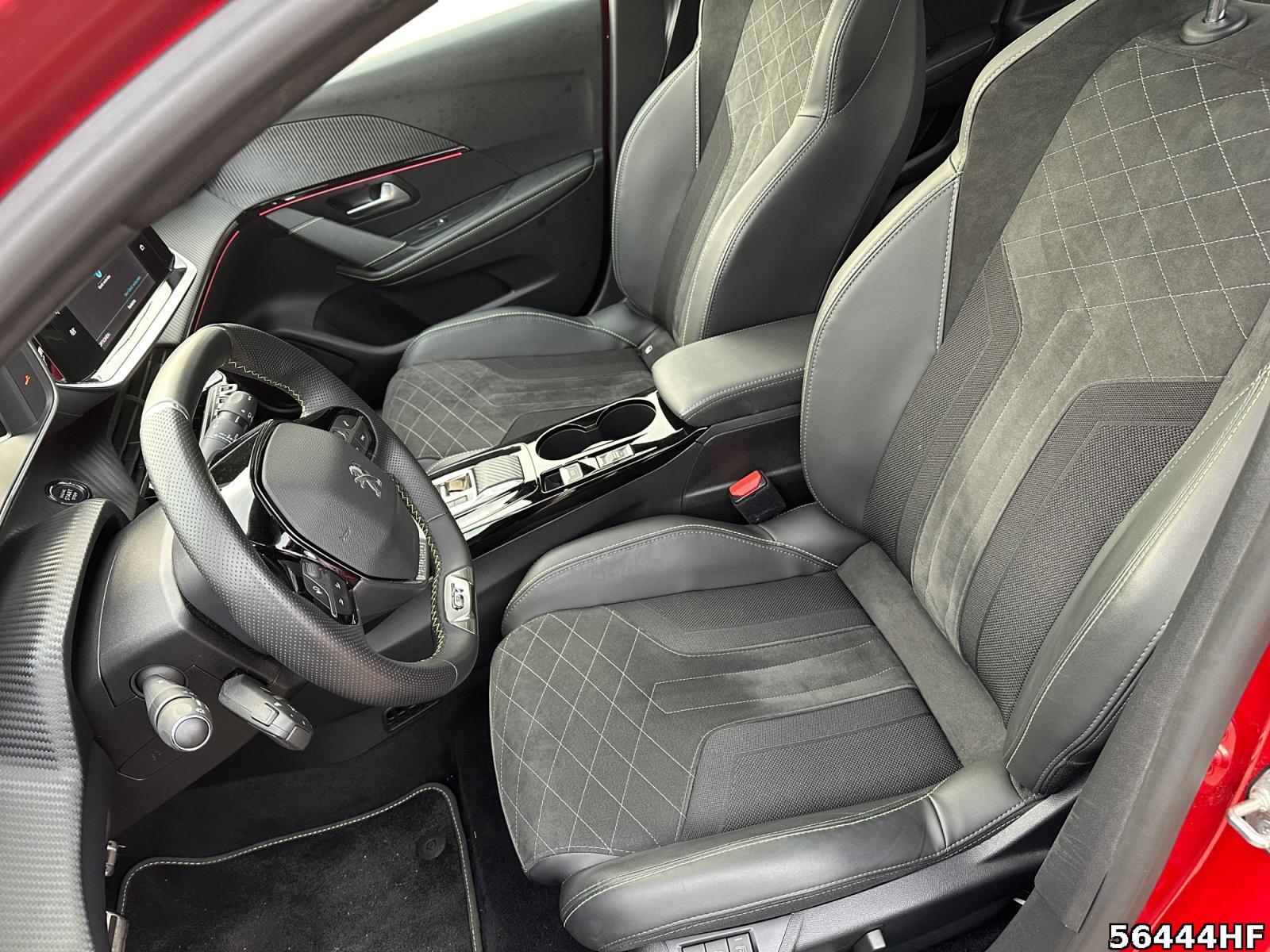 Fahrzeugabbildung Peugeot 208 elektro 136, GT+