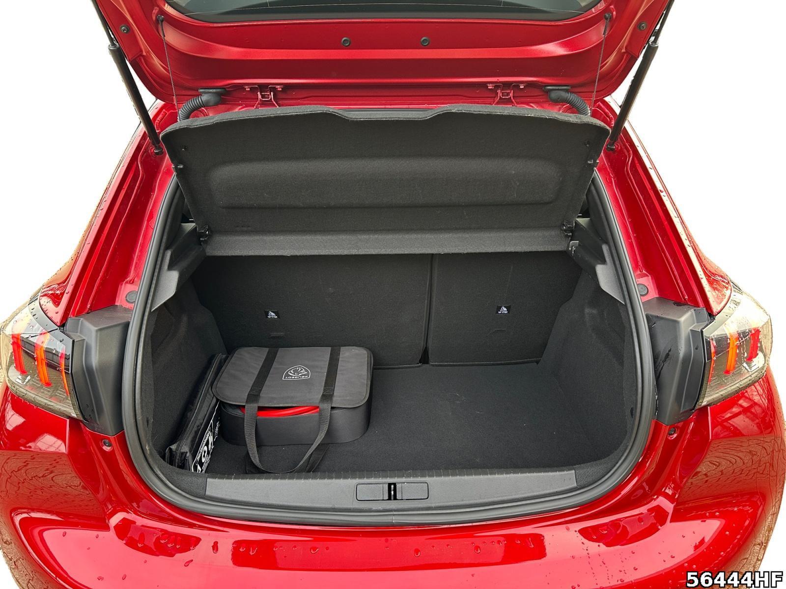 Fahrzeugabbildung Peugeot 208 elektro 136, GT+
