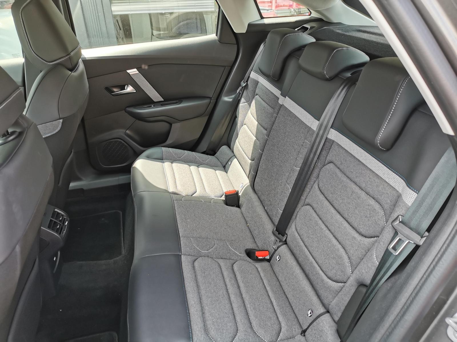 Fahrzeugabbildung Citroën C4 Feel+SHZ+PDC+LED+S&S+USB+ISOFIX+Kamera+ACC+