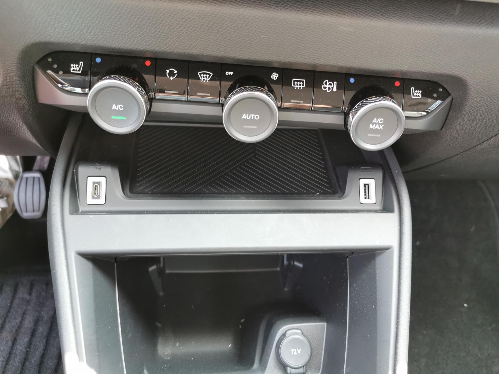 Fahrzeugabbildung Citroën C4 Feel+SHZ+PDC+LED+S&S+USB+ISOFIX+Kamera+ACC+