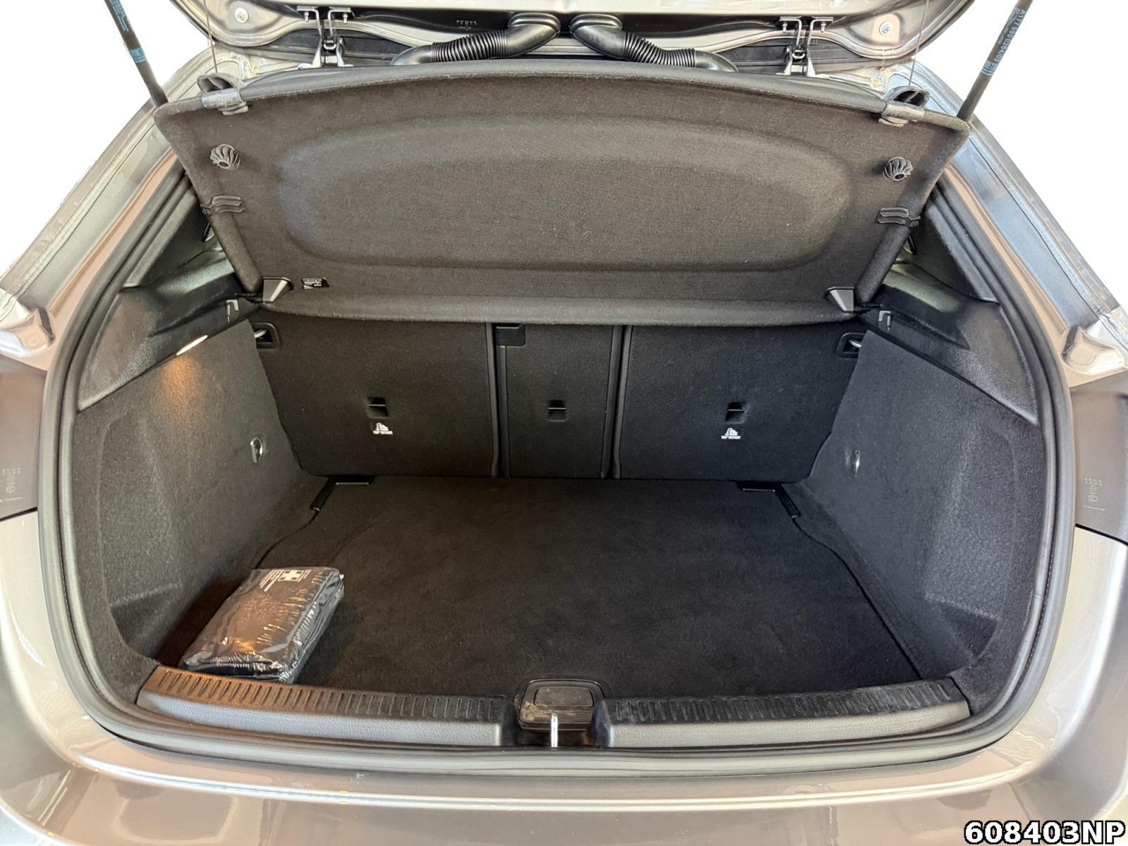 Fahrzeugabbildung Mercedes-Benz A 200 Progressive Burmester Kamera DAB+ Nightpa.