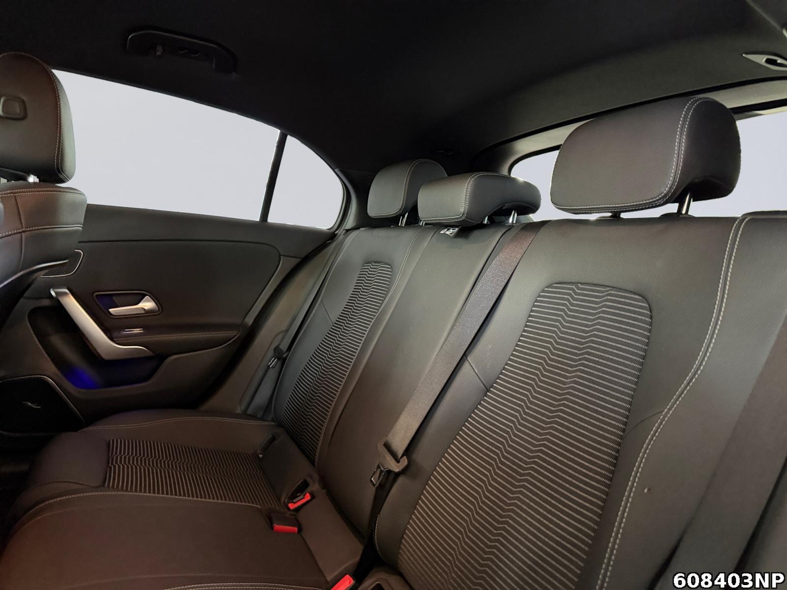 Fahrzeugabbildung Mercedes-Benz A 200 Progressive Burmester Kamera DAB+ Nightpa.