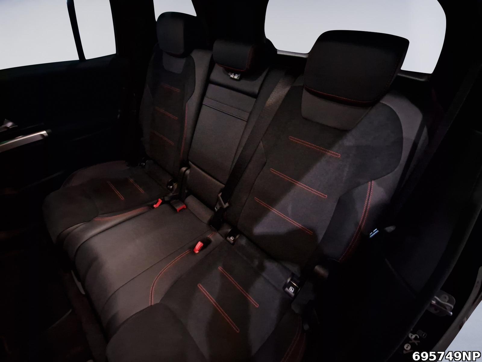 Fahrzeugabbildung Mercedes-Benz EQB 4M AMG Night DISTRONIC Pano Kamera