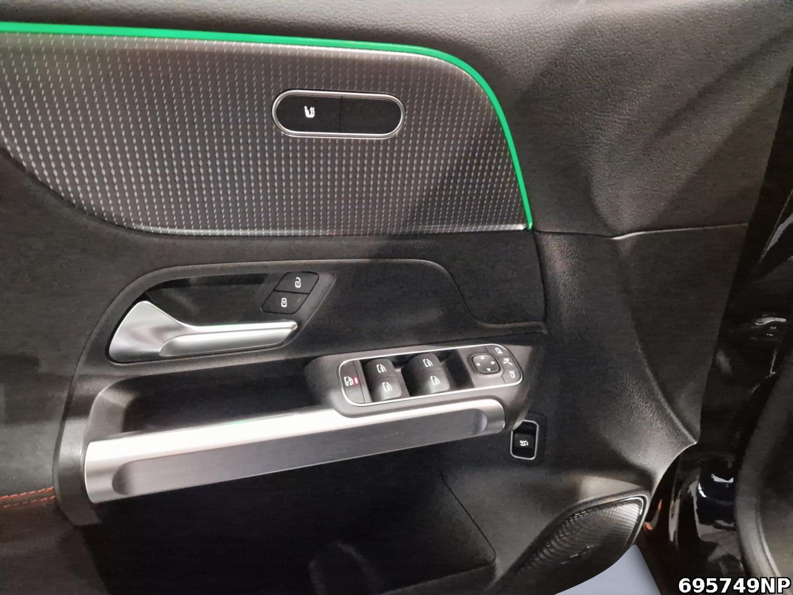 Fahrzeugabbildung Mercedes-Benz EQB 4M AMG Night DISTRONIC Pano Kamera