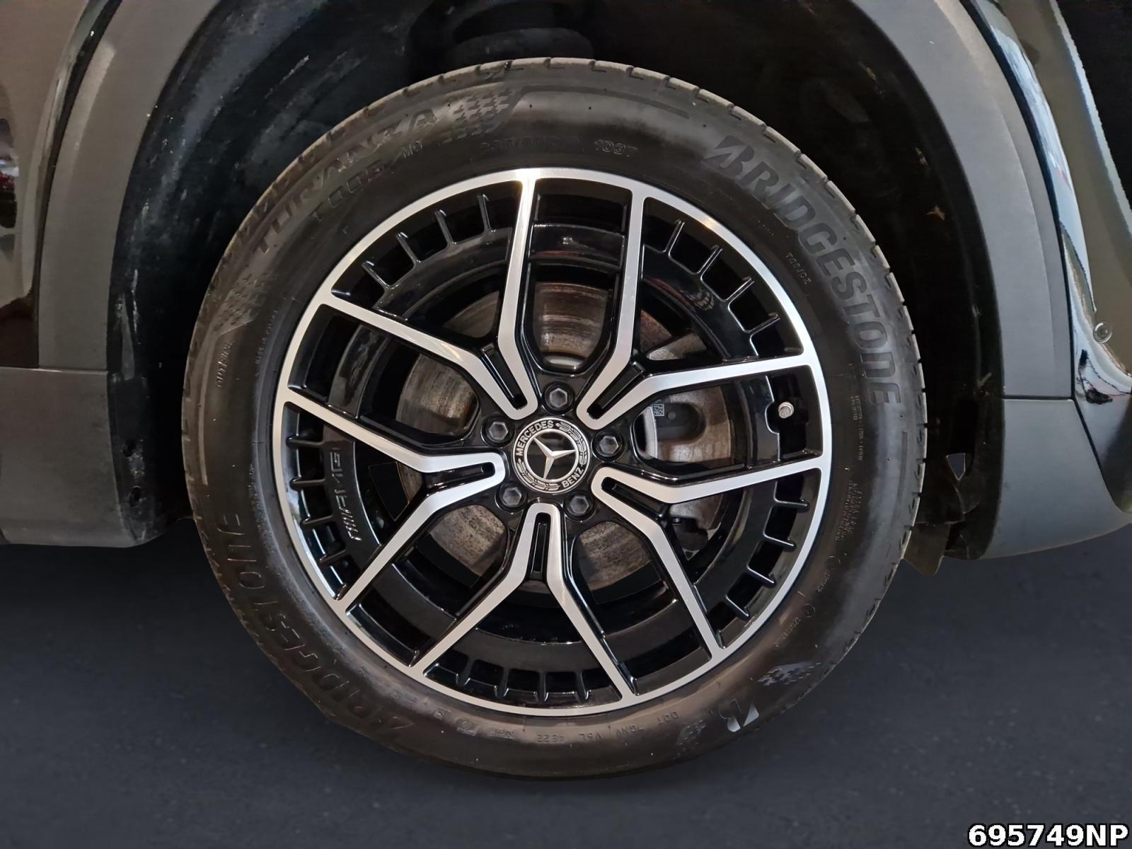 Fahrzeugabbildung Mercedes-Benz EQB 4M AMG Night DISTRONIC Pano Kamera