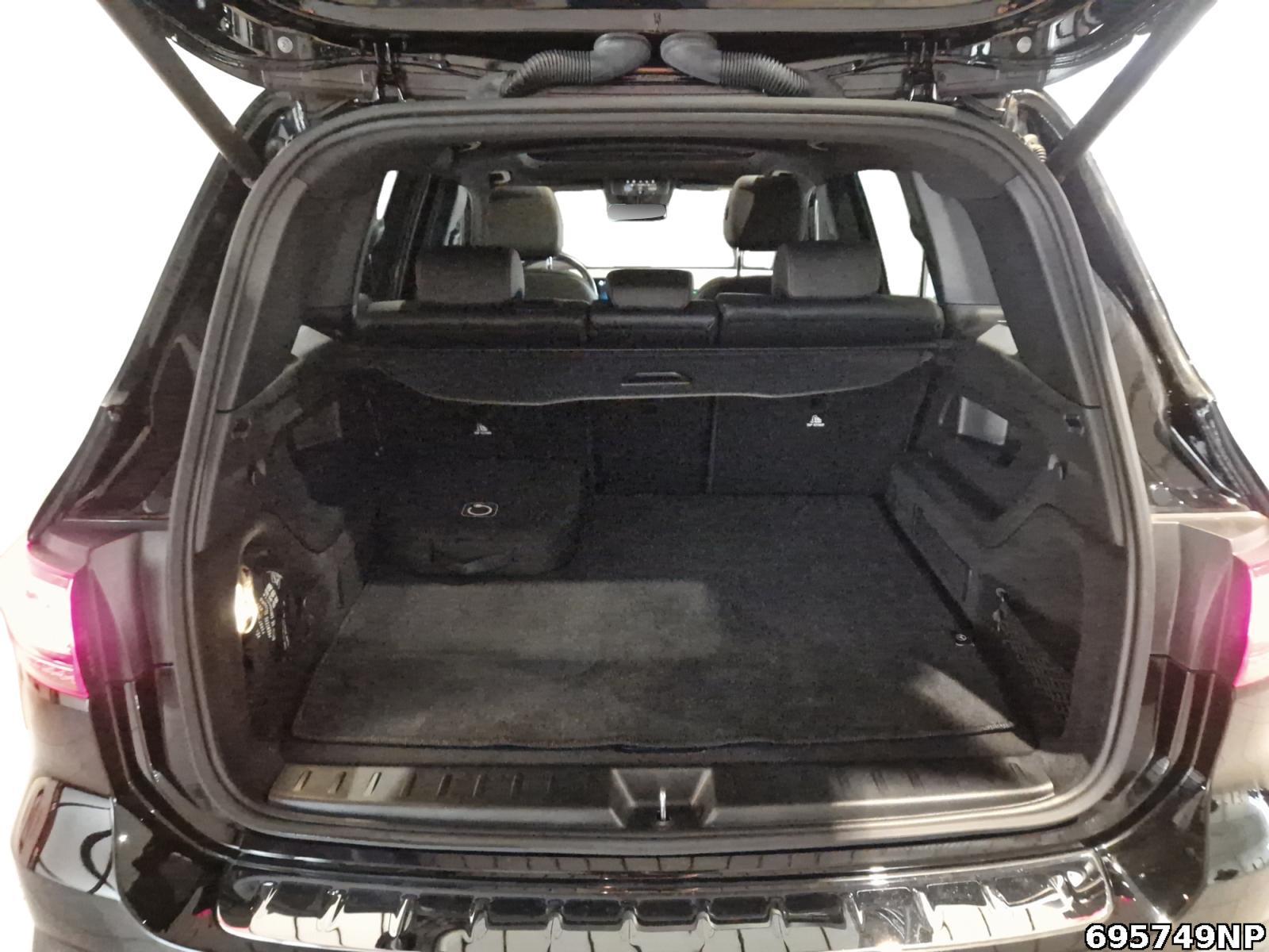 Fahrzeugabbildung Mercedes-Benz EQB 4M AMG Night DISTRONIC Pano Kamera