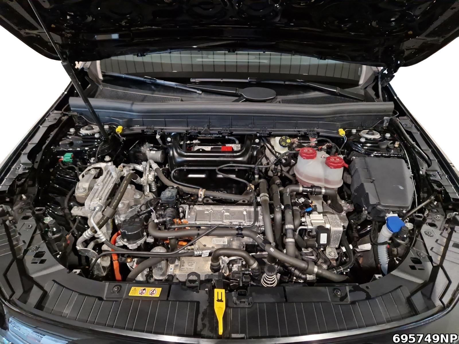 Fahrzeugabbildung Mercedes-Benz EQB 4M AMG Night DISTRONIC Pano Kamera