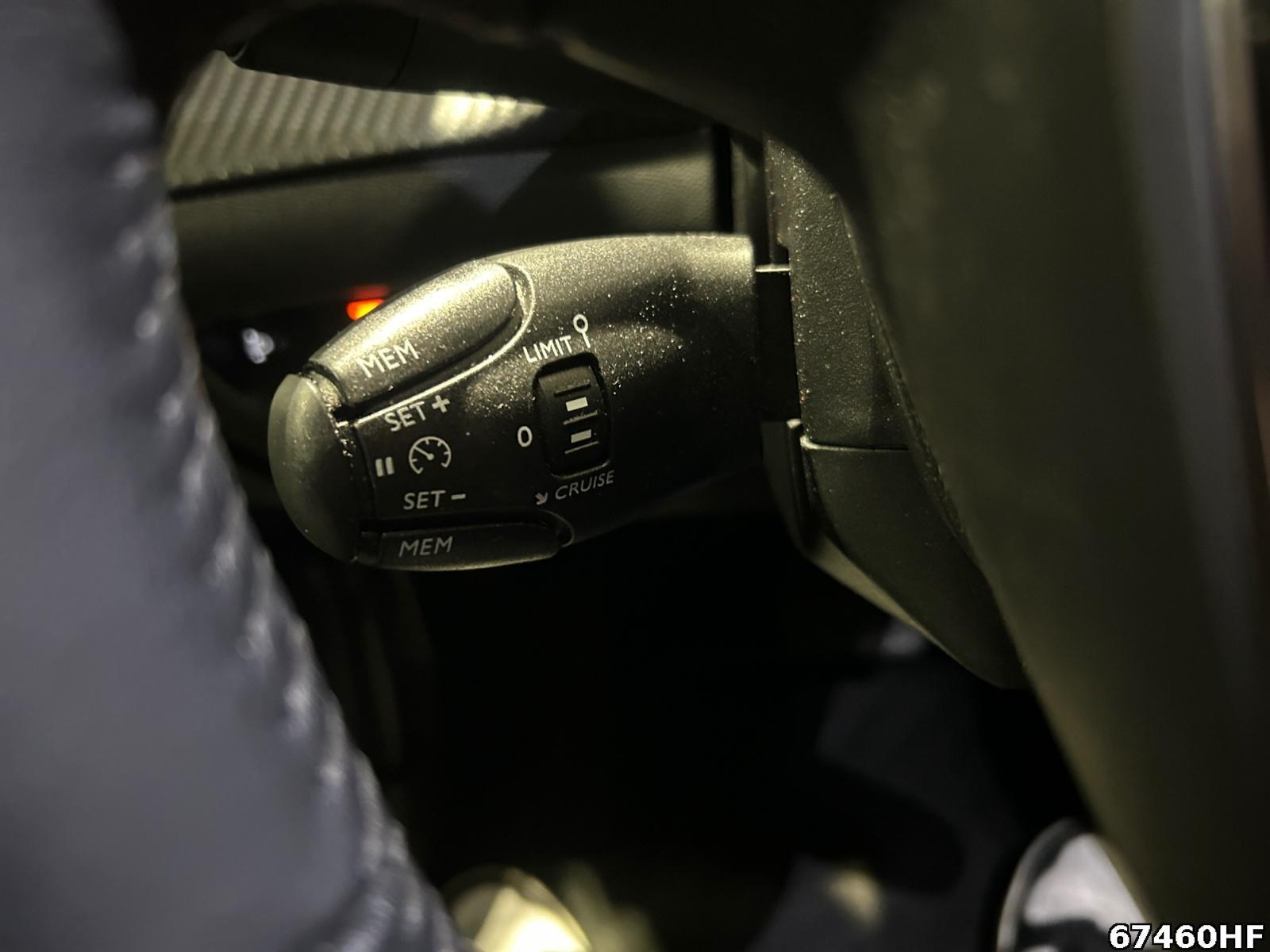 Fahrzeugabbildung Peugeot 2008 Neu Allure Pack 136PS *Navi*Sitzheizung*LED*