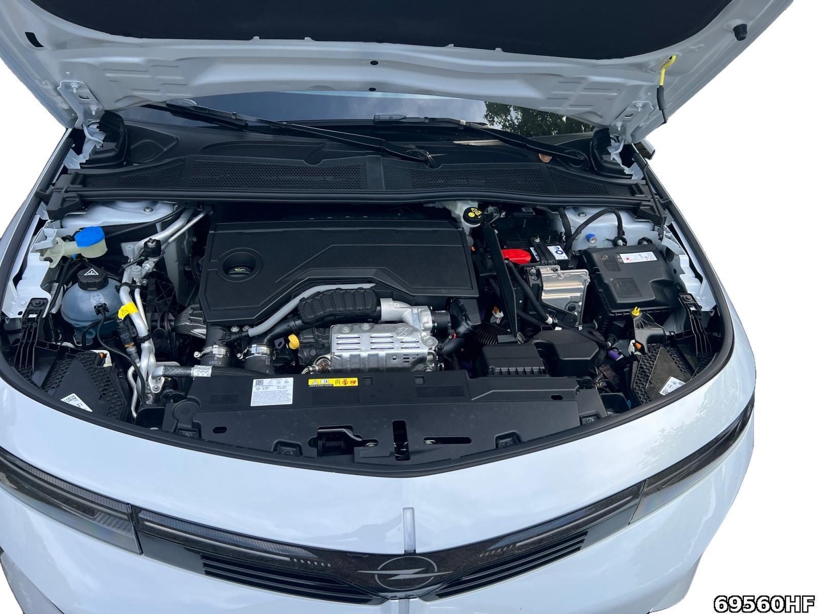 Fahrzeugabbildung Opel Astra ST Edition Hybrid 145 PS