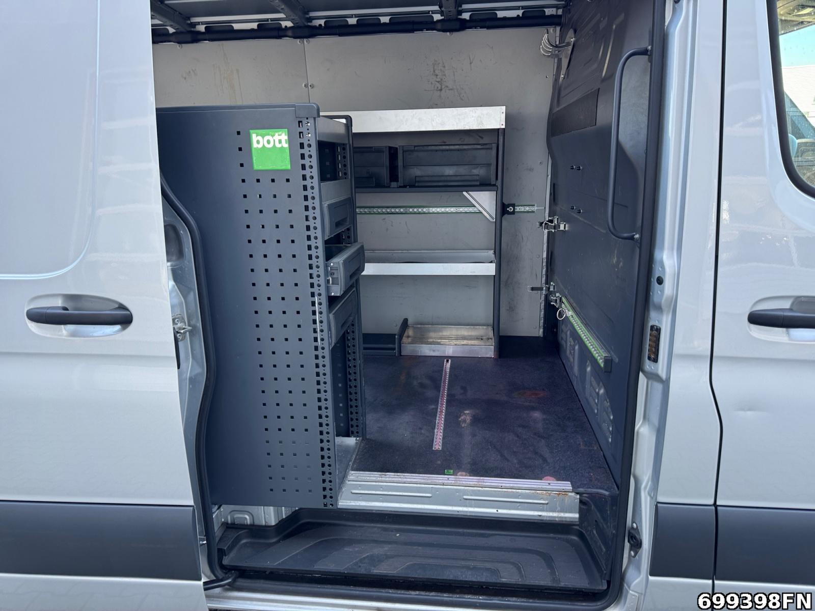 Fahrzeugabbildung Mercedes-Benz Sprinter 311 CDI Kasten Kompakt *MBUX*BOTT*220 V