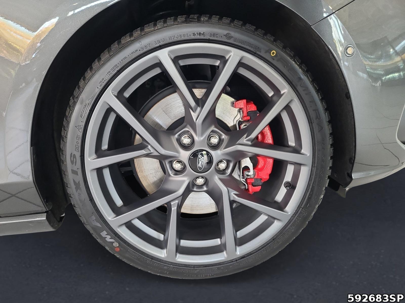 Fahrzeugabbildung Ford Focus PANORAMA HEAD-UP AMBIENTELICHT