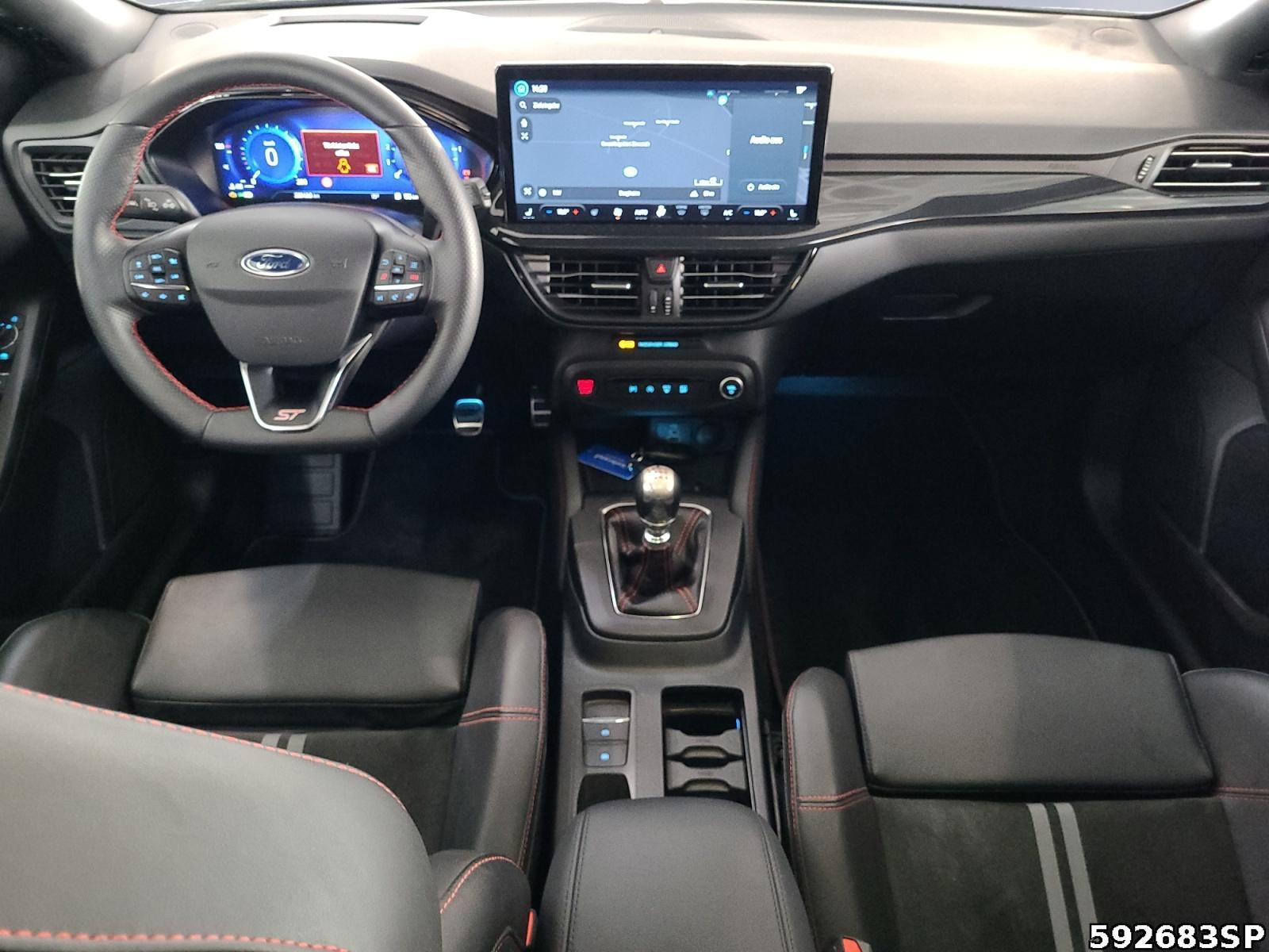 Fahrzeugabbildung Ford Focus PANORAMA HEAD-UP AMBIENTELICHT