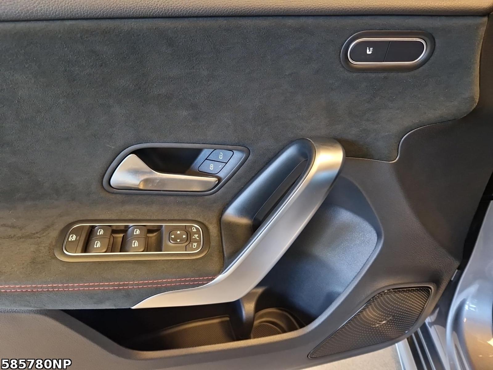 Fahrzeugabbildung Mercedes-Benz A 180 AMG Premium 360° Carplay Soundsystem LED