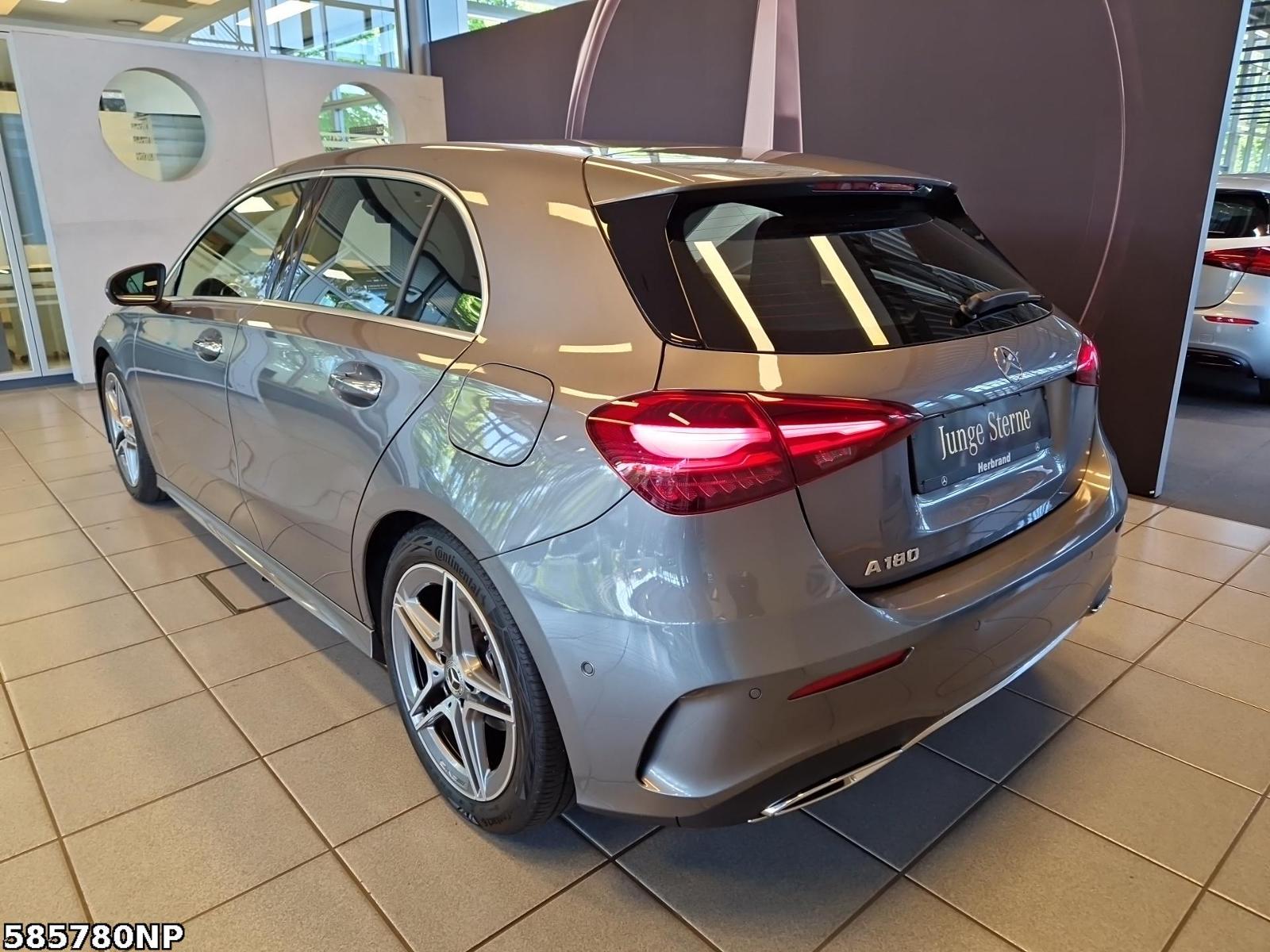 Fahrzeugabbildung Mercedes-Benz A 180 AMG Premium 360° Carplay Soundsystem LED