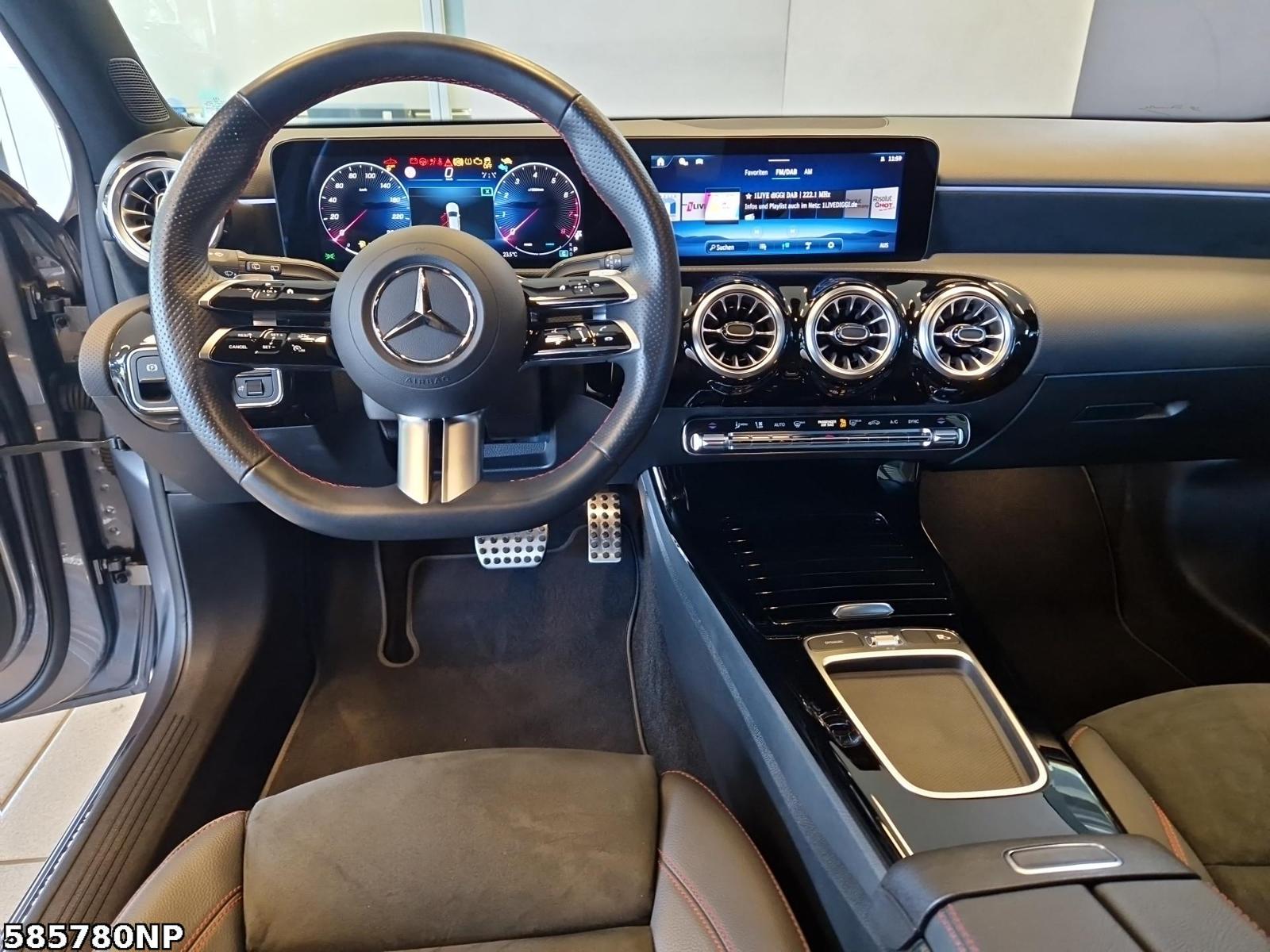 Fahrzeugabbildung Mercedes-Benz A 180 AMG Premium 360° Carplay Soundsystem LED