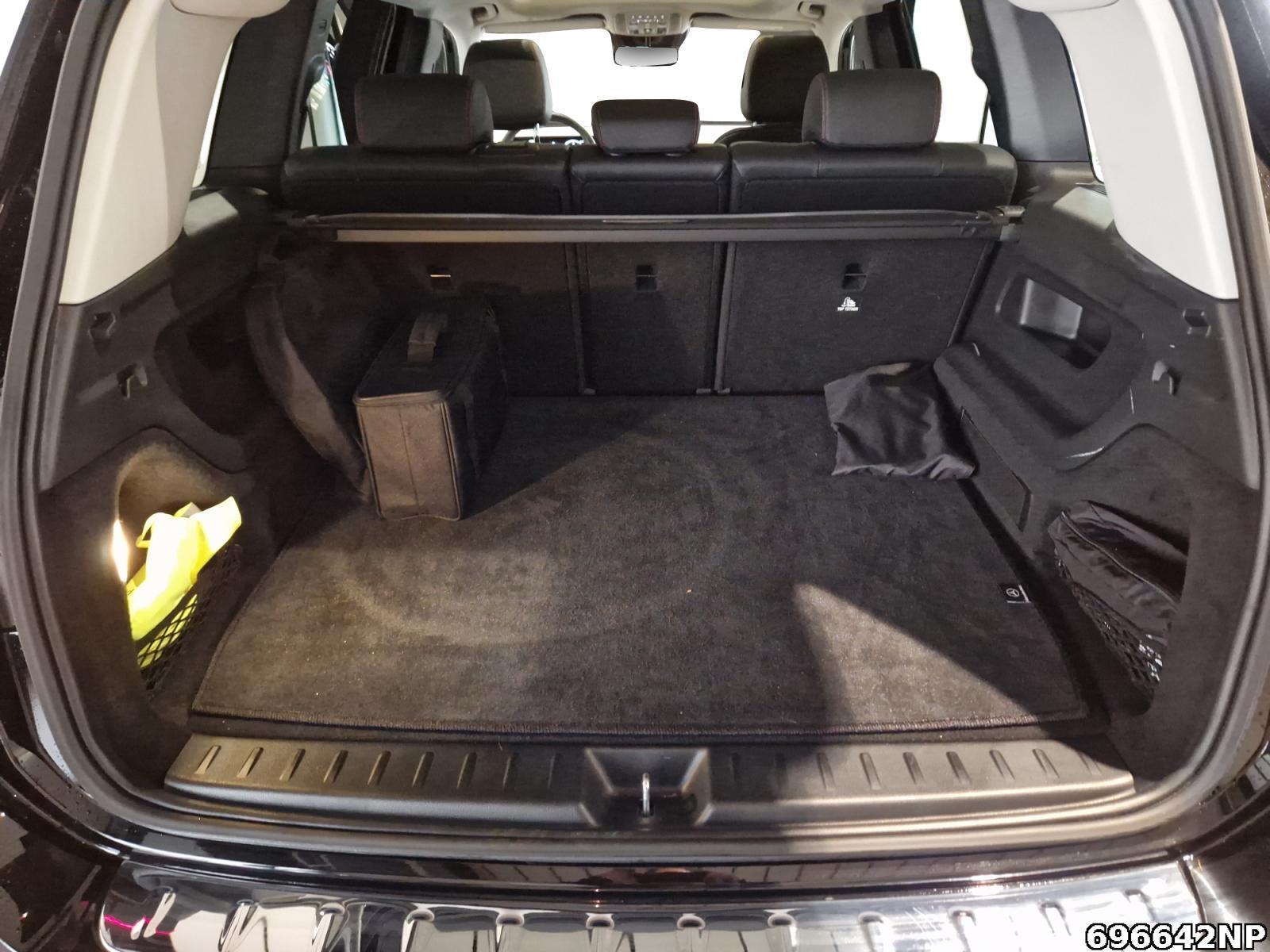 Fahrzeugabbildung Mercedes-Benz EQB 4M AMG Soundsystem Pano LED 360°KEYLESS