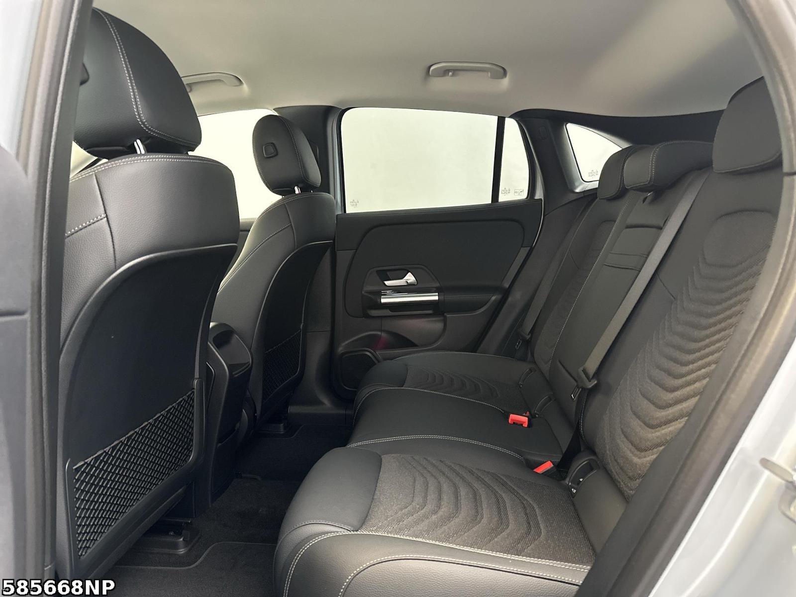 Fahrzeugabbildung Mercedes-Benz EQA Progressive AHK LED Kamera PTS SHZ 18
