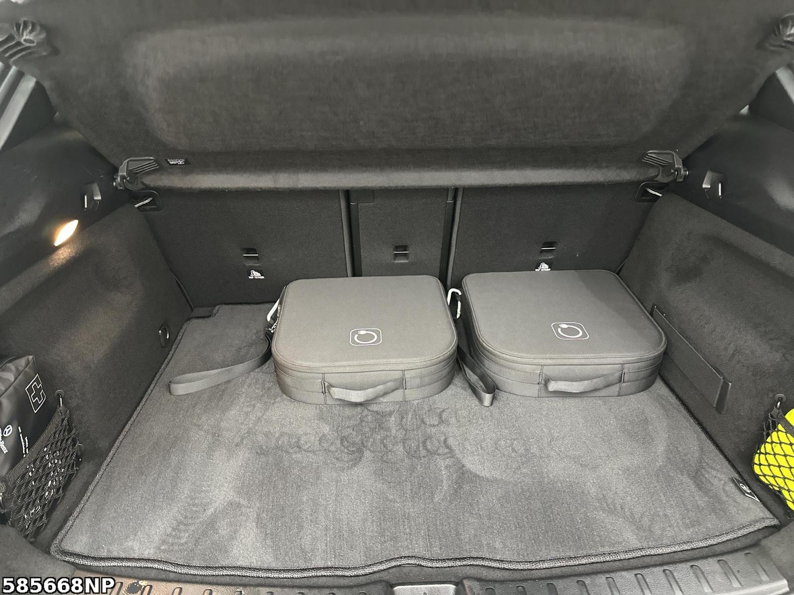 Fahrzeugabbildung Mercedes-Benz EQA Progressive AHK LED Kamera PTS SHZ 18