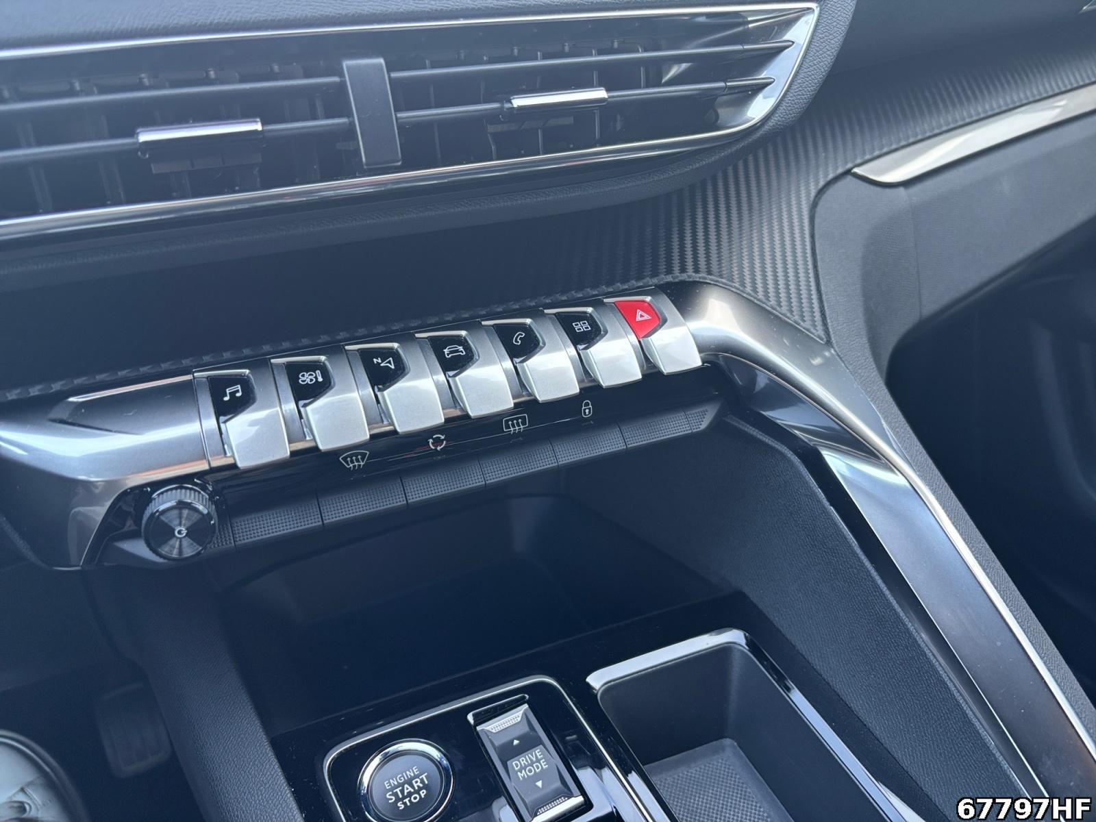 Fahrzeugabbildung Peugeot 3008 Active Pack +180KAMERA+CARPLAY+KEYLESS+DAB