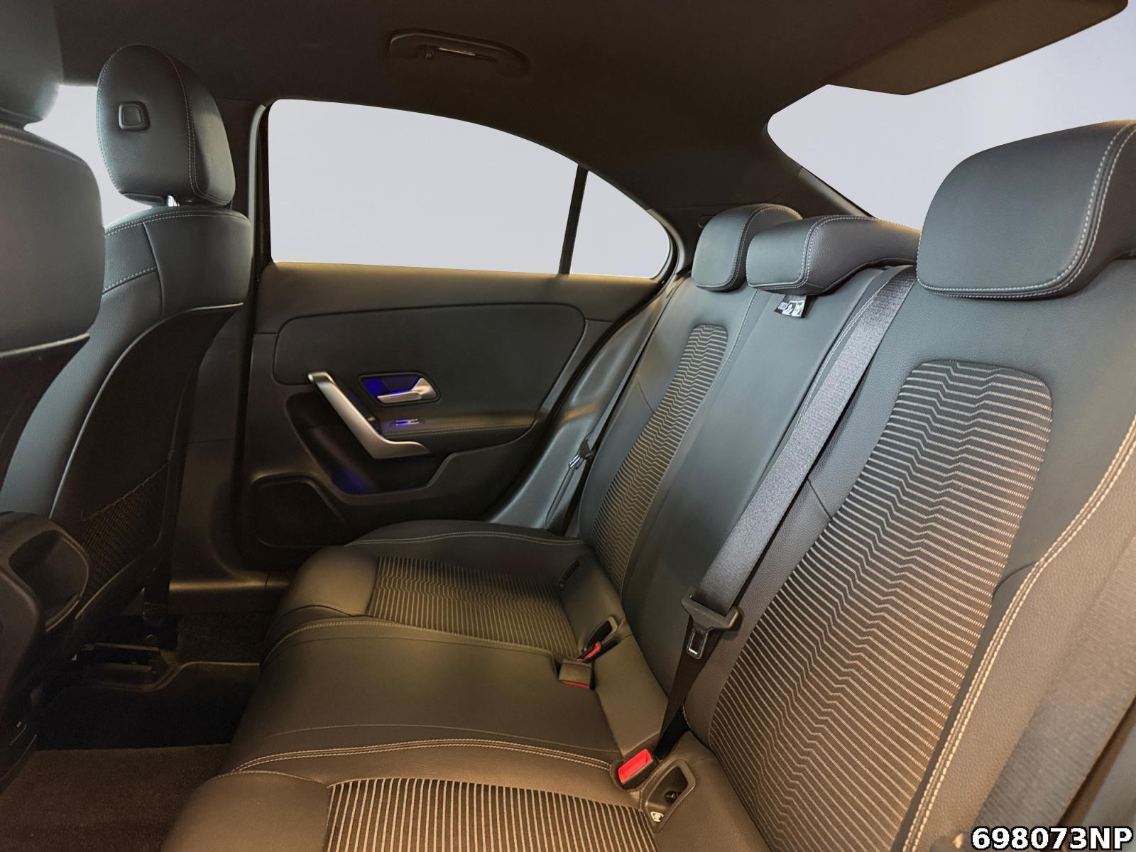Fahrzeugabbildung Mercedes-Benz A 250 Progressive Limousine Night Kamera LED