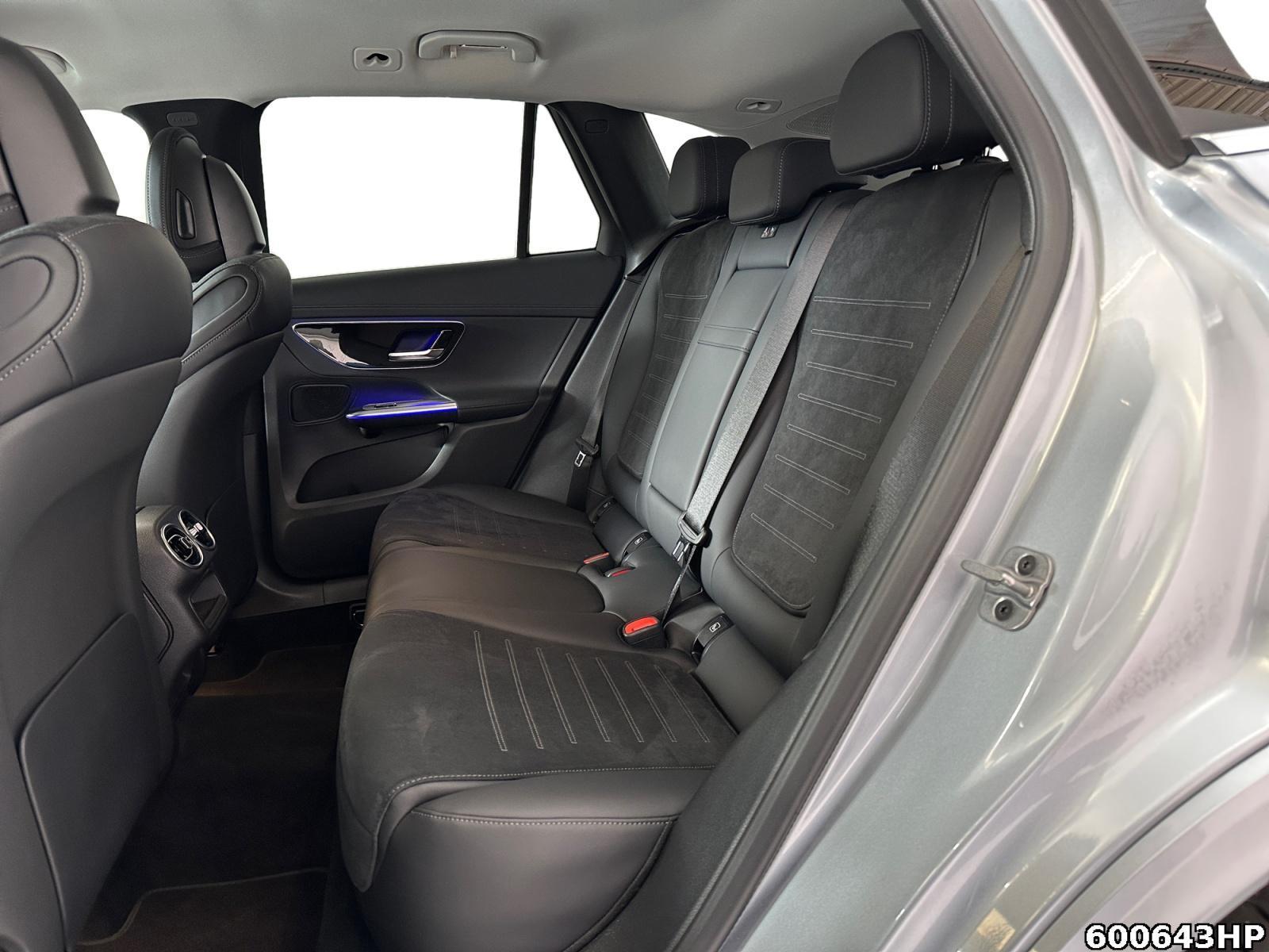 Fahrzeugabbildung Mercedes-Benz GLC 300 de AMG DigitalLight Distronic AHK Memory