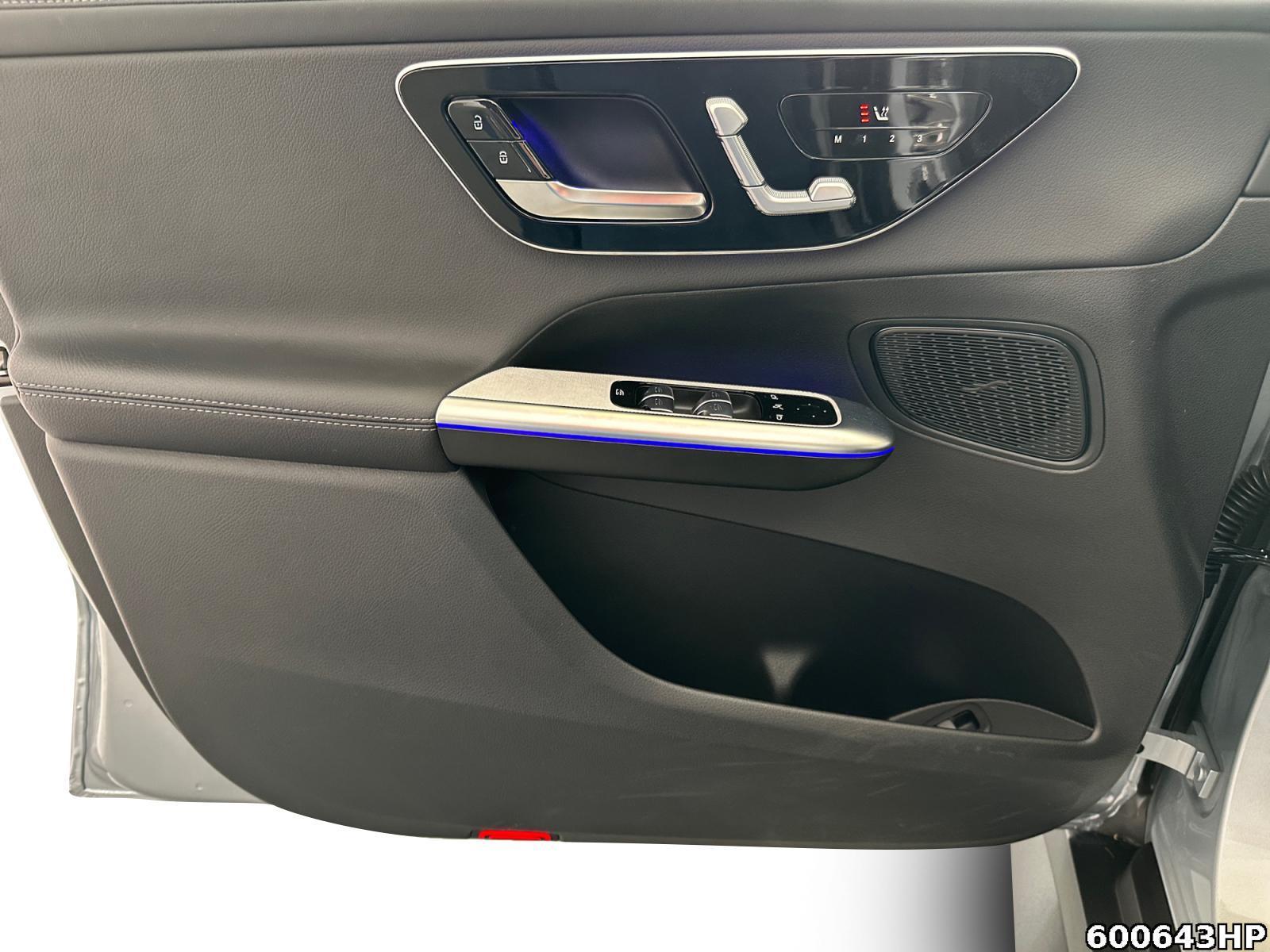Fahrzeugabbildung Mercedes-Benz GLC 300 de AMG DigitalLight Distronic AHK Memory
