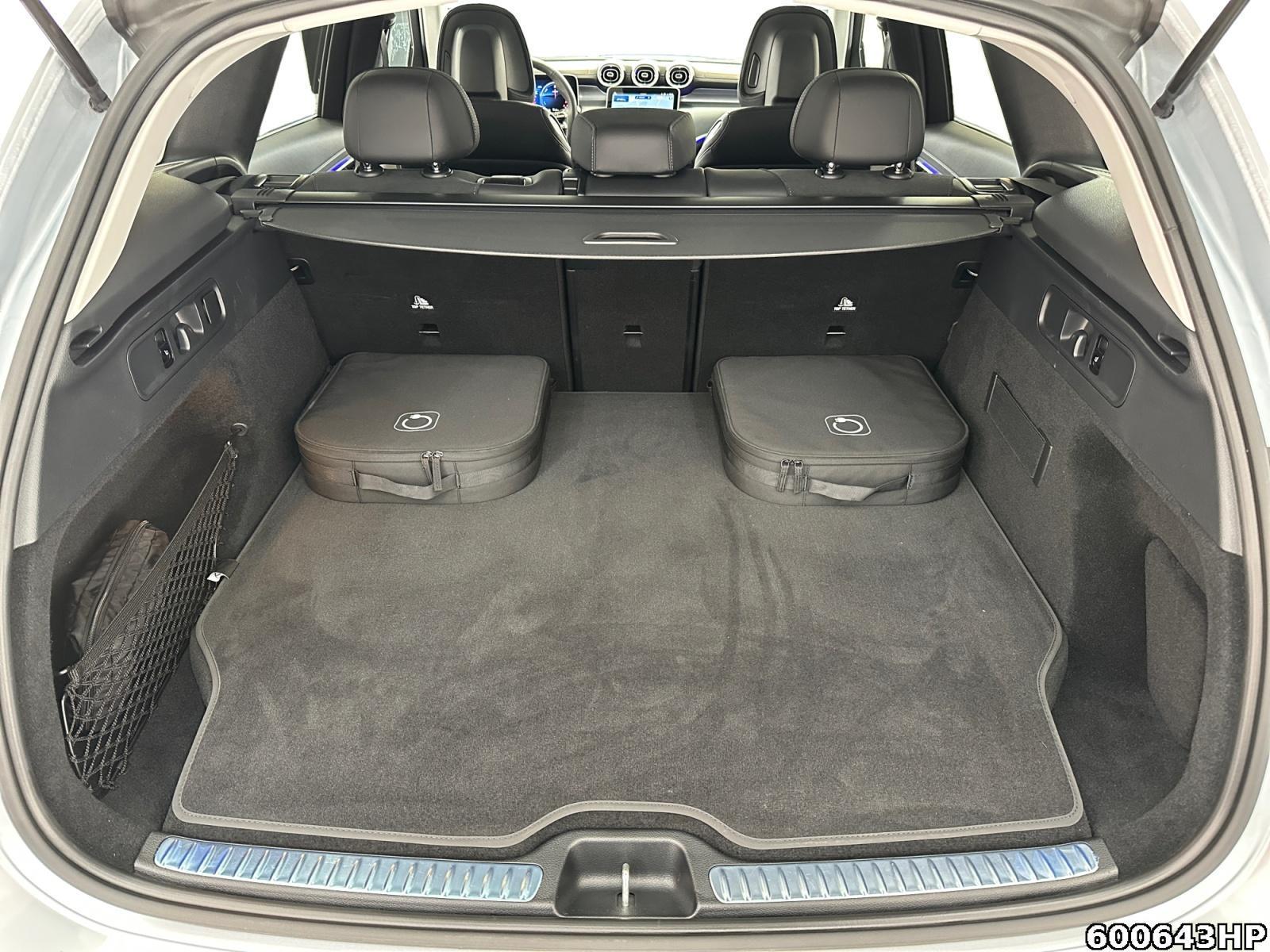 Fahrzeugabbildung Mercedes-Benz GLC 300 de AMG DigitalLight Distronic AHK Memory