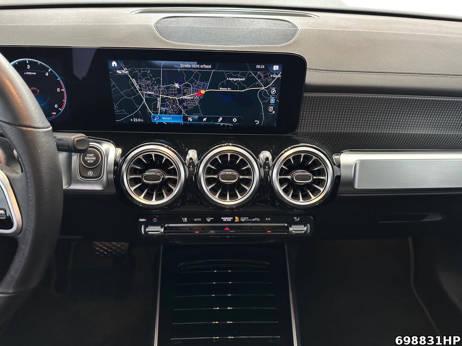 Fahrzeugabbildung Mercedes-Benz GLB 200 Progressive Pano AHK CarPlay KEYLESS GO