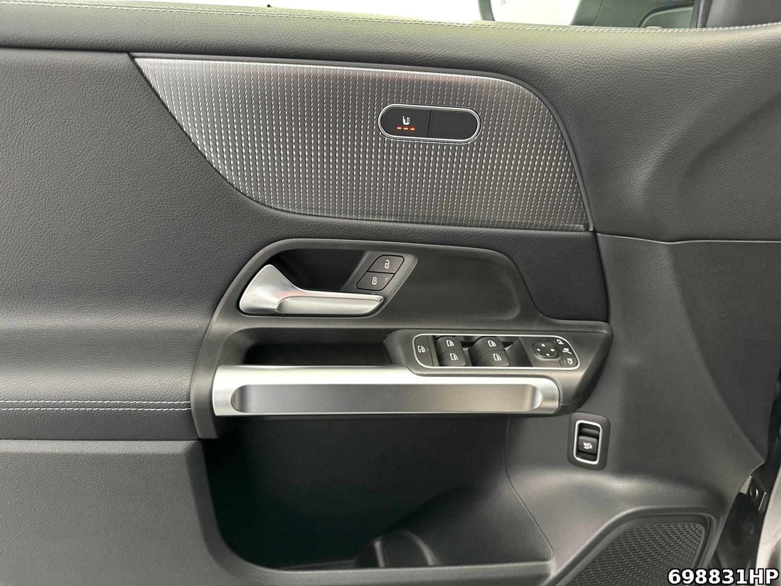 Fahrzeugabbildung Mercedes-Benz GLB 200 Progressive Pano AHK CarPlay KEYLESS GO