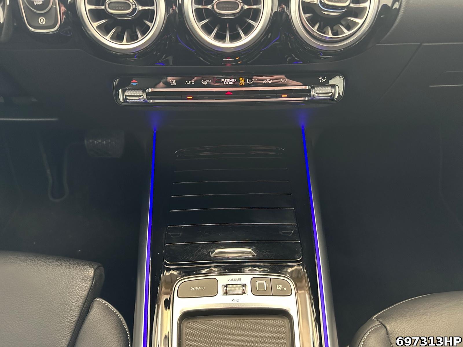 Fahrzeugabbildung Mercedes-Benz GLA 220 4M Progressive Offroad AHK Lenkradhzg