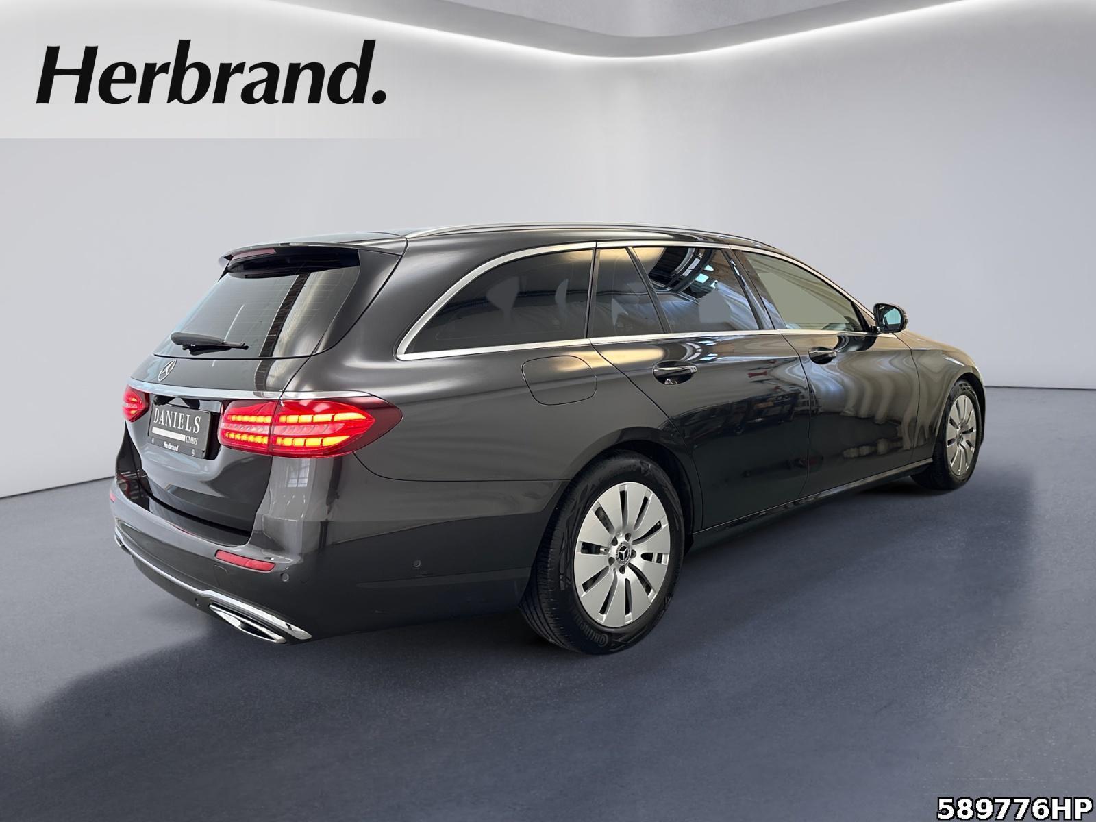 Fahrzeugabbildung Mercedes-Benz E 220 dT Avantgarde Distronic Carplay Widescreen