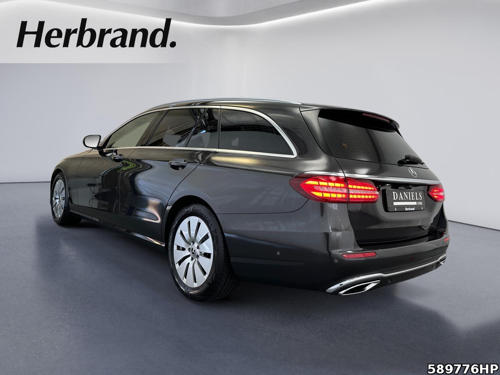 Fahrzeugabbildung Mercedes-Benz E 220 dT Avantgarde Distronic Carplay Widescreen