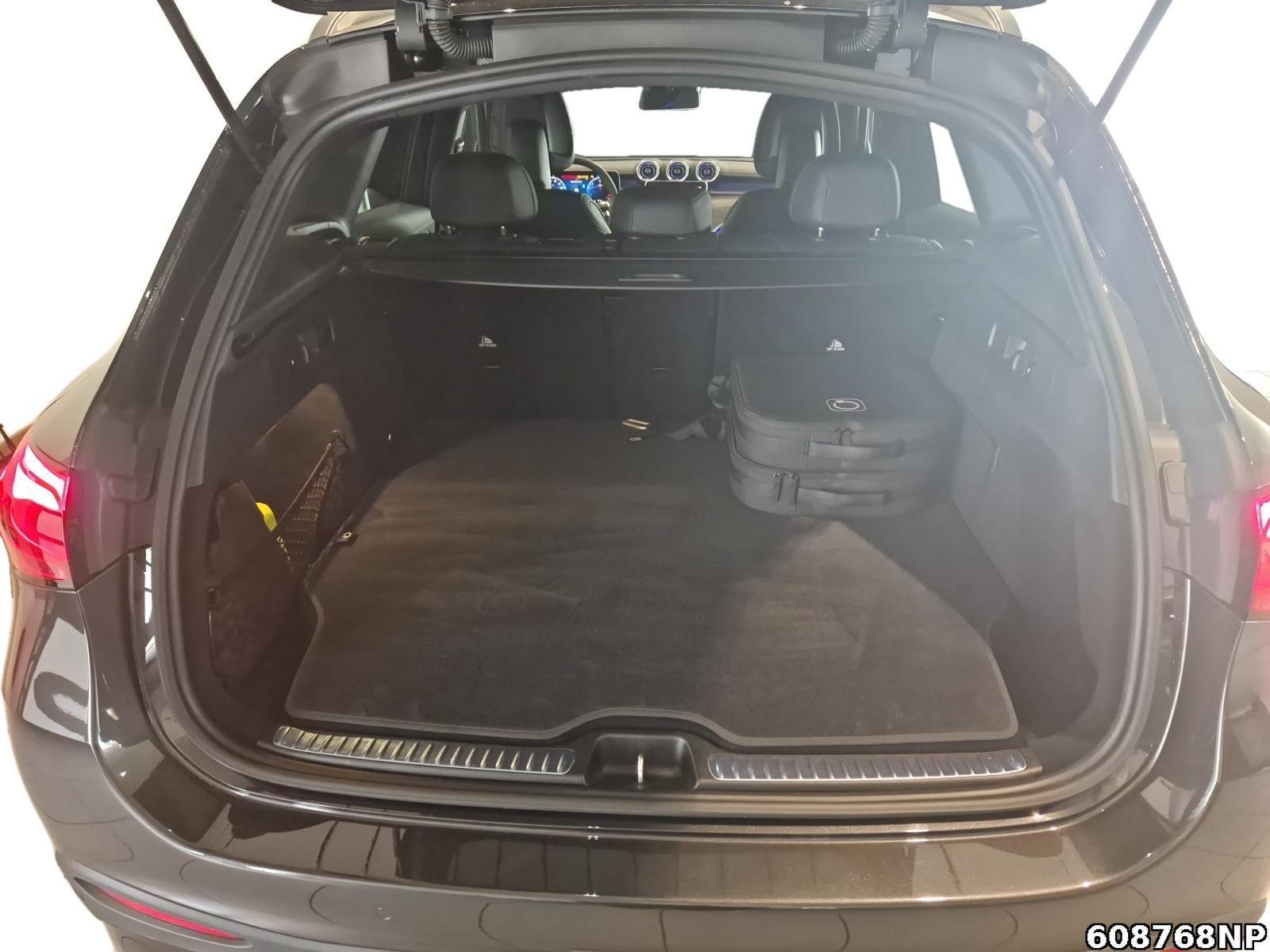 Fahrzeugabbildung Mercedes-Benz GLC 300 e 4M AMG Night Ambiente LED Memory AHK