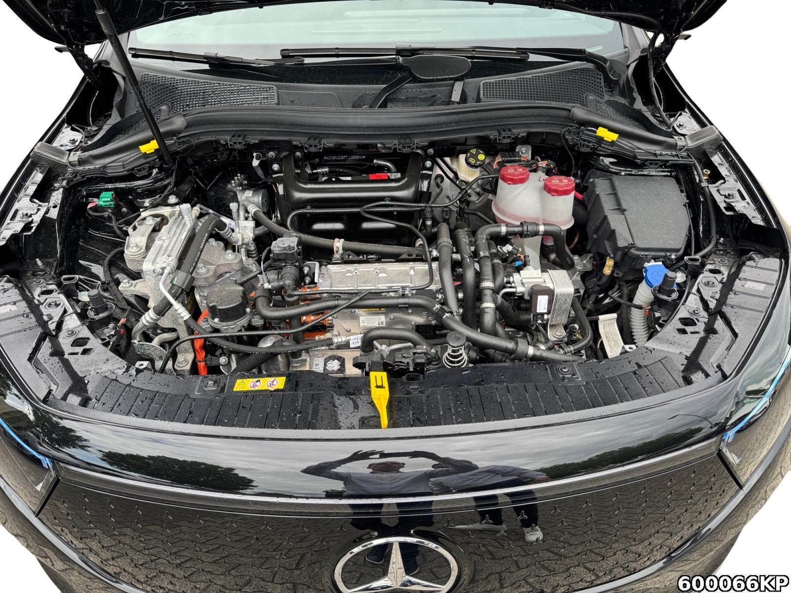 Fahrzeugabbildung Mercedes-Benz EQA 4M Progressive Distronic Adv Sound 360°