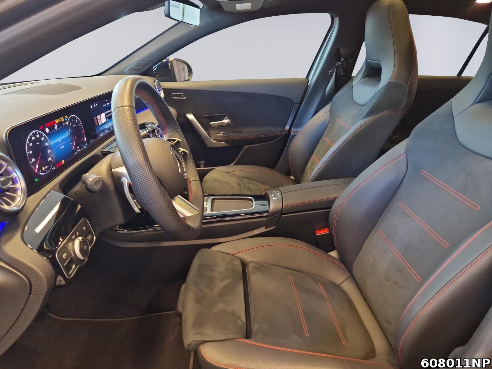 Fahrzeugabbildung Mercedes-Benz A 180 AMG Panorama Carplay Kamera Keyless 18